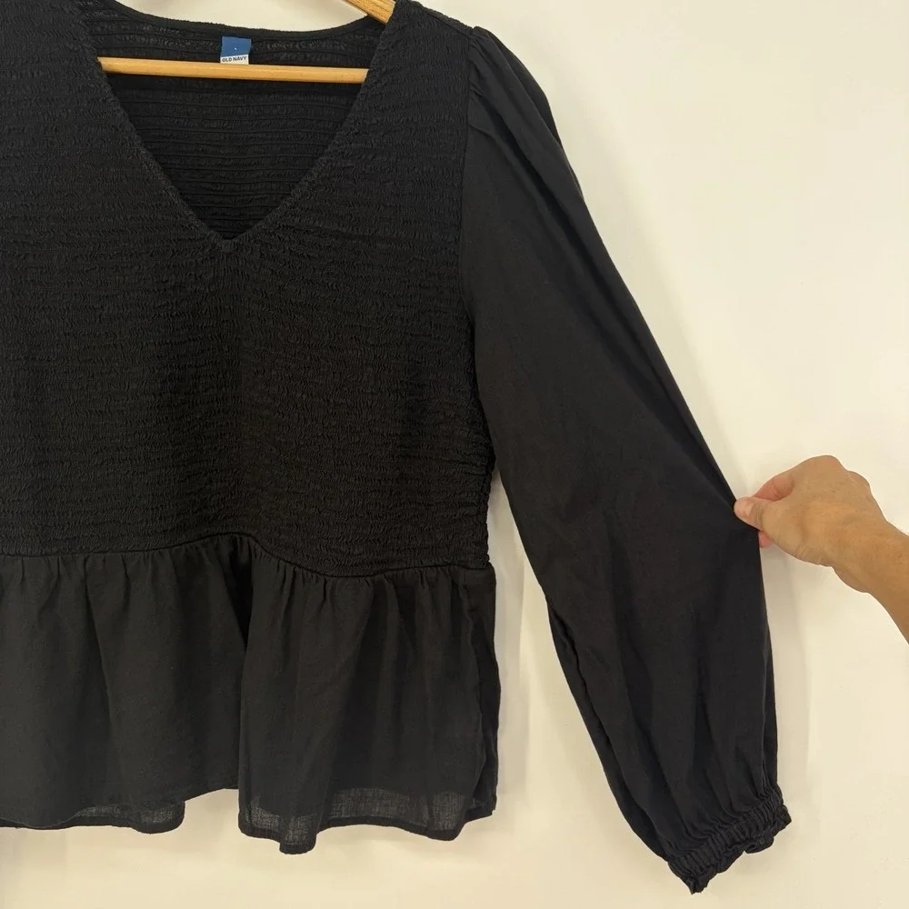 Old Navy Black Smocked V-Neck Blouse L Peplum Long Sleeve Witchy Fairy Grunge